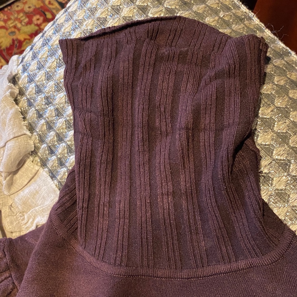 BCBG MaxAzria  DarkChocolateBrown Stretch TurtleneckSweater Excellent Condition - Picture 12 of 12
